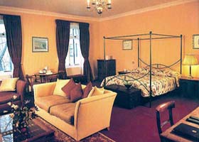 Venue Photography - Royal Military & Naval Club - Bedroom Image