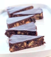 Chocolate tiffin with raisins and dates